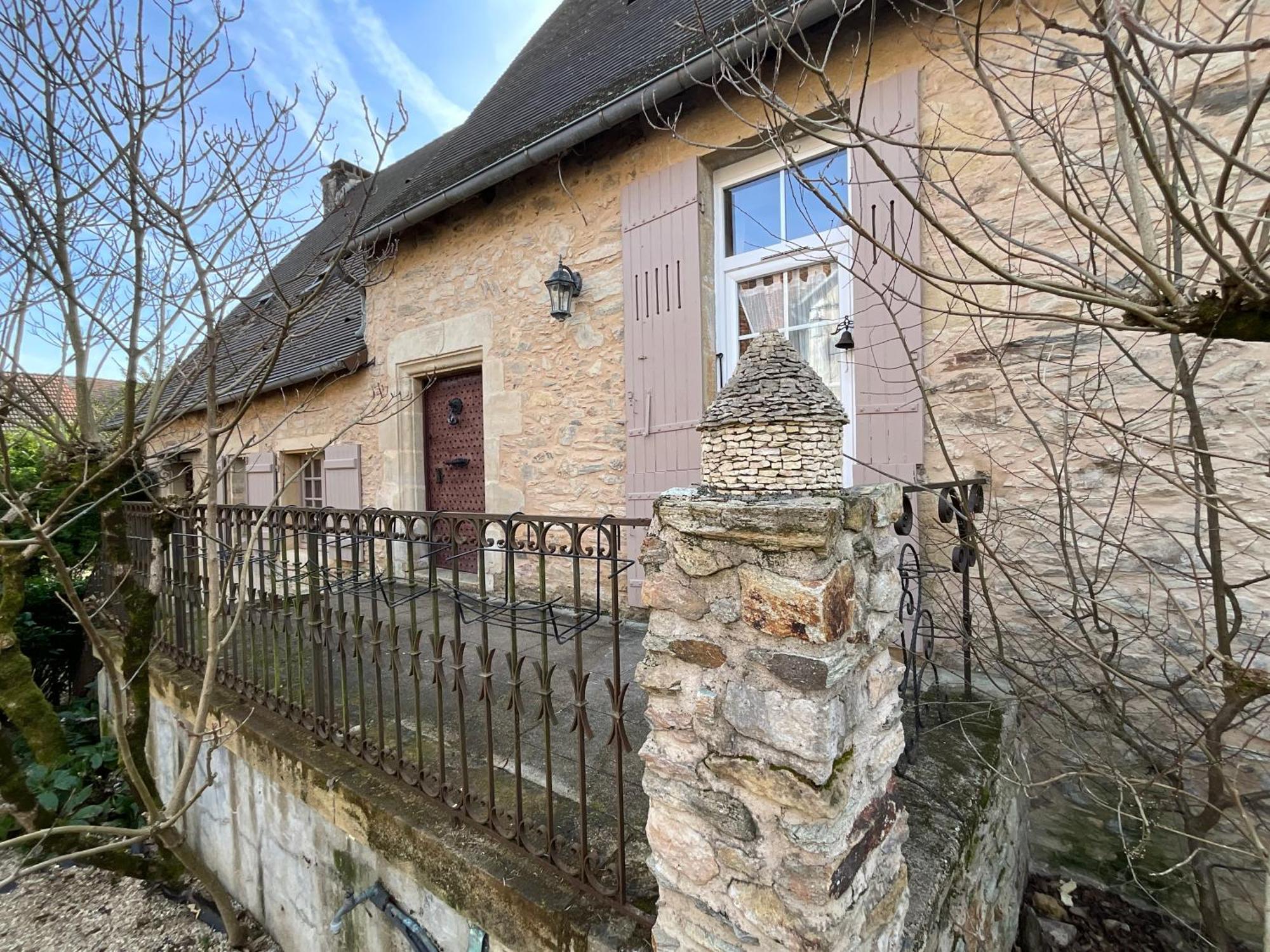 Maison De La Source Genis Exterior photo